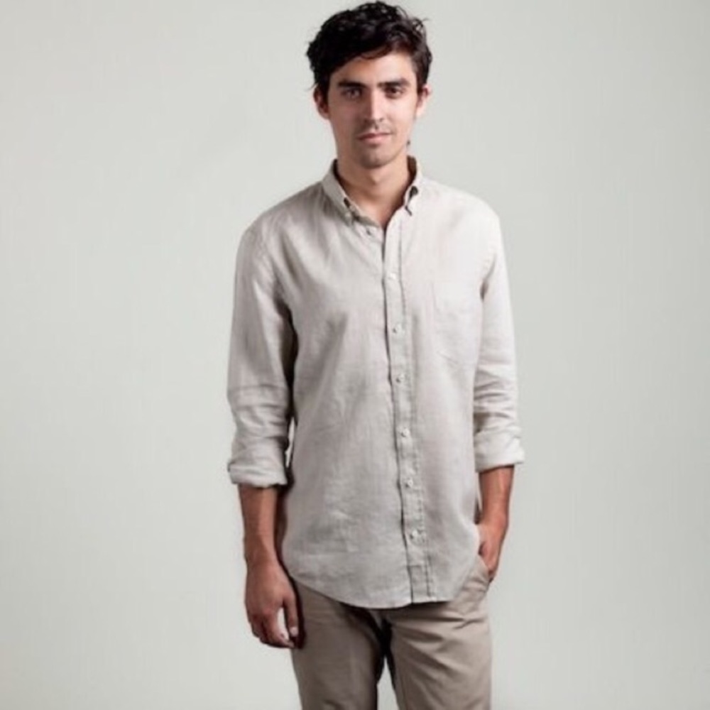 Men’s Everlane grey button up linen shirt, small